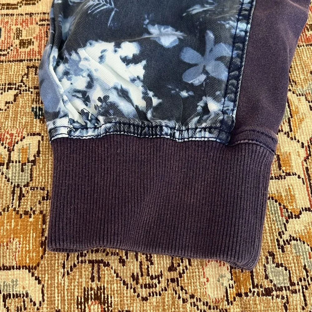 Adorable Anthro Blue Floral Joggers - Picture 4 of 12